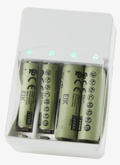 EIKCargador de pilas EIK con enchufe blanco