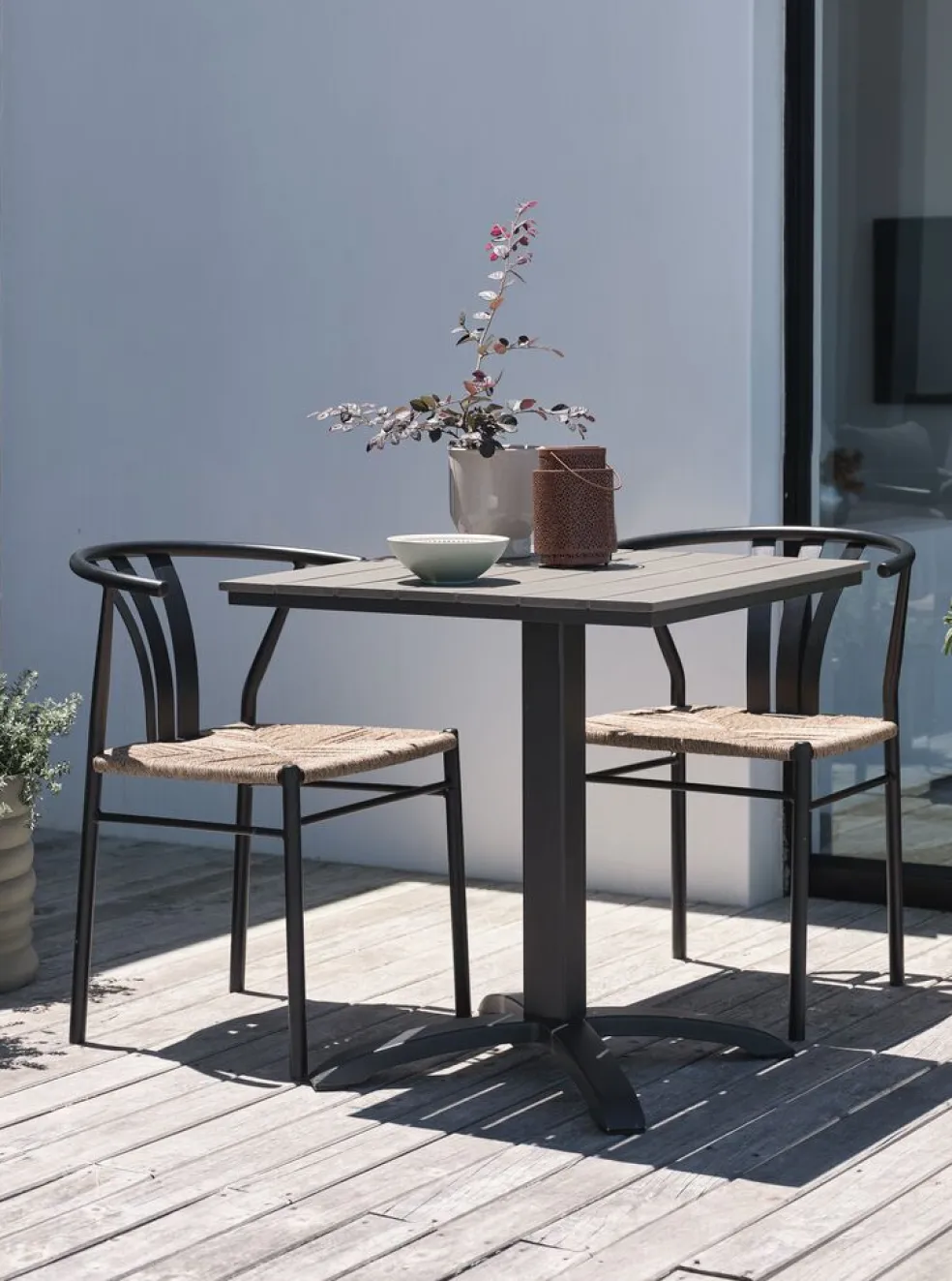 HOBRO + TAGMARKMesa HOBRO L70 gris + 2 sillas TAGMARK negro