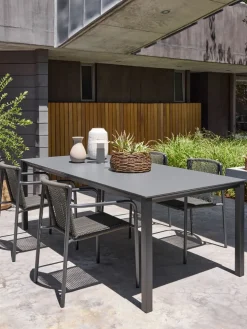 LANGET + KRISTIANSTADMesa LANGET L207 negro + 4 sillas KRISTIANSTAD verde