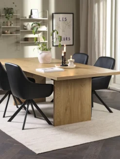 MUNKEBY + ROSTRUPMesa MUNKEBY L220 roble cálido + 4 sillas ROSTRUP negro
