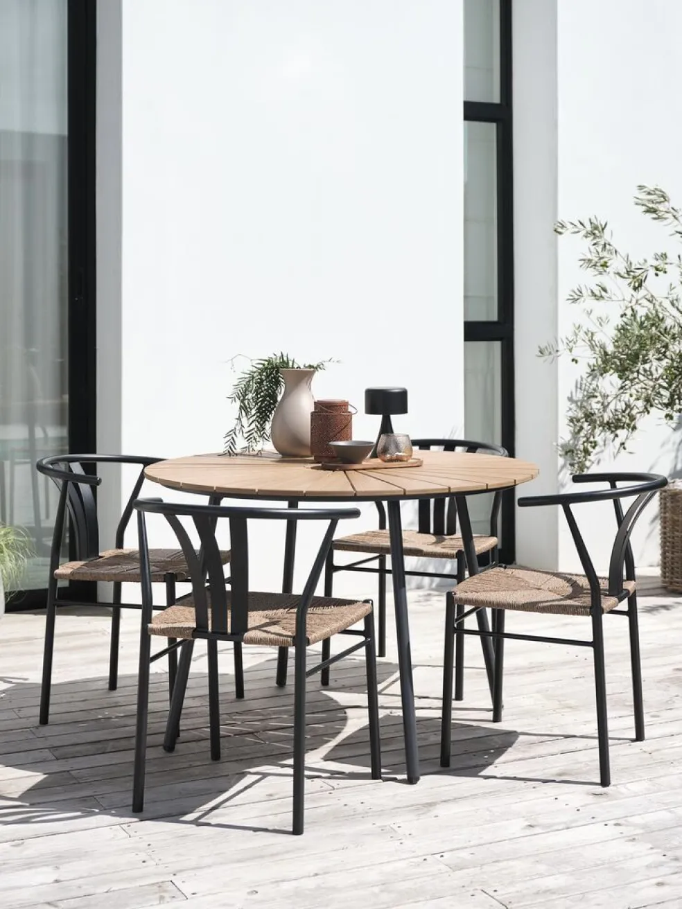RANGSTRUP + TAGMARKMesa RANGSTRUP Ø110 natural/negro + 4 sillas TAGMARK
