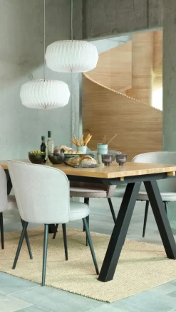 SANDBY + RISSKOVMesa SANDBY L160 roble natural + 4 sillas RISSKOV gris claro