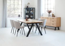 SANDBY + RISSKOVMesa SANDBY L210 roble natural + 4 sillas RISSKOV gris claro