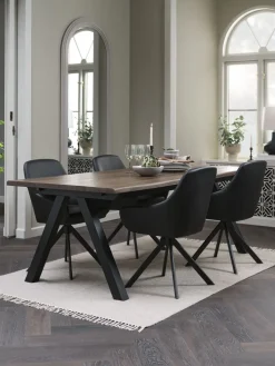 SANDBY + ROSTRUPMesa SANDBY L210 roble oscuro + 4 sillas ROSTRUP negro