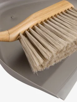 TAGERecogedor y cepillo TAGE gris con mango de bambú