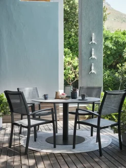 VAMDRUP + STRANDBYMesa VAMDRUP Ø120 + 4 sillas STRANDBY gris