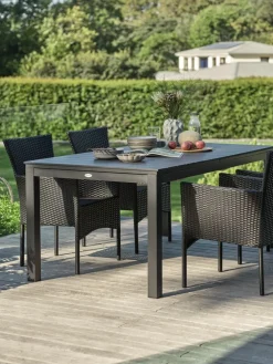 VATTRUP + AIDTMesa VATTRUP L172/276 + 4 sillas AIDT negro